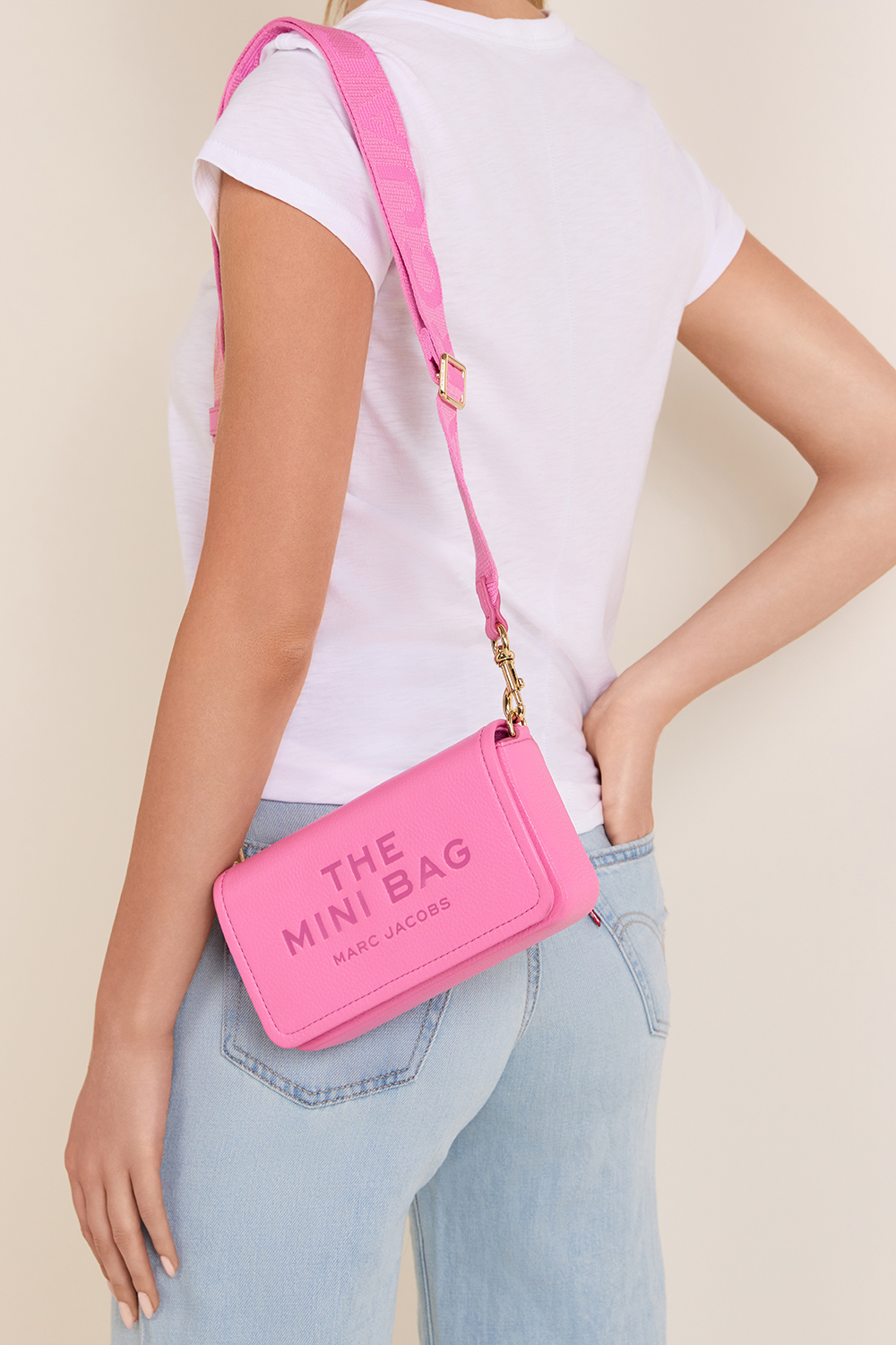 תמונת כל הלוק של תיק מיני